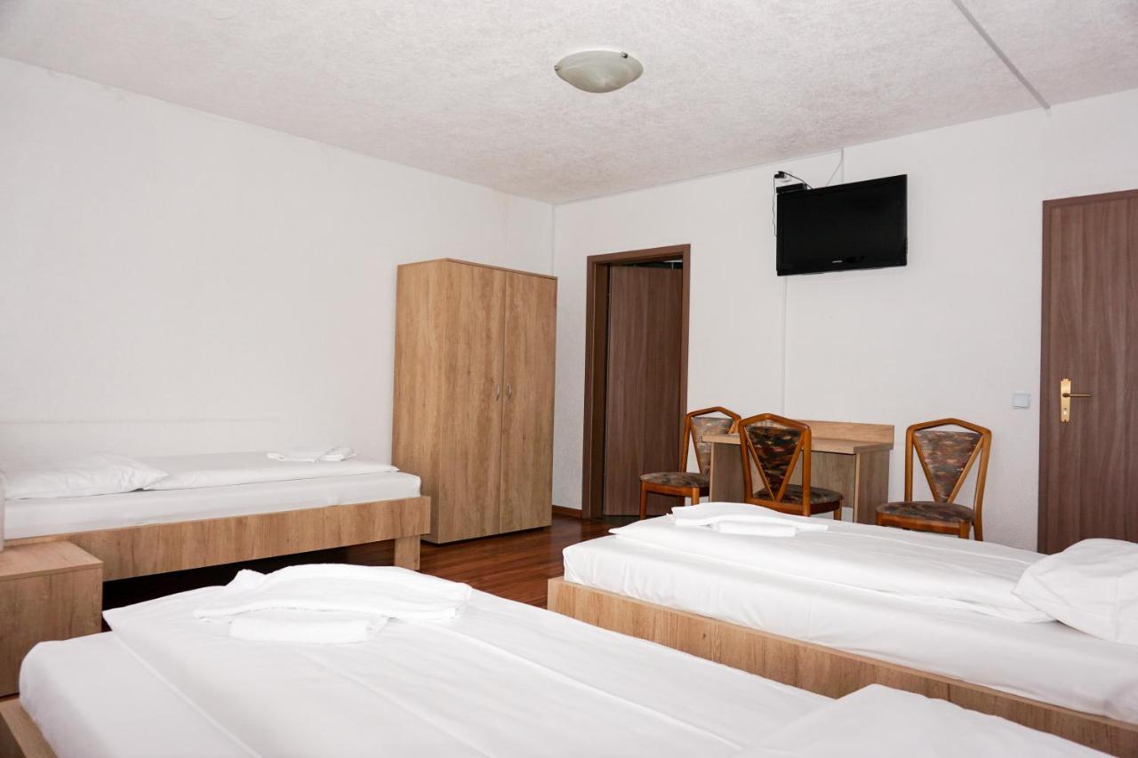 Hotel Kreuz Schwabisch Gmund Bagian luar foto